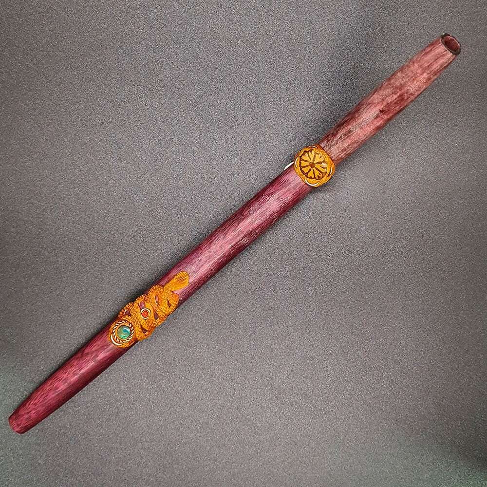 TEPI Instrumentenkunst, handgefertigt aus Palisangre, Pona, Ayahuasca, Palo Santo und Palo Rosa.